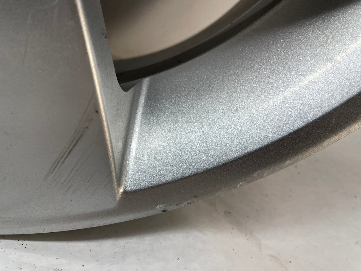 2005 Pontiac GTO Factory OEM Wheel 18X8