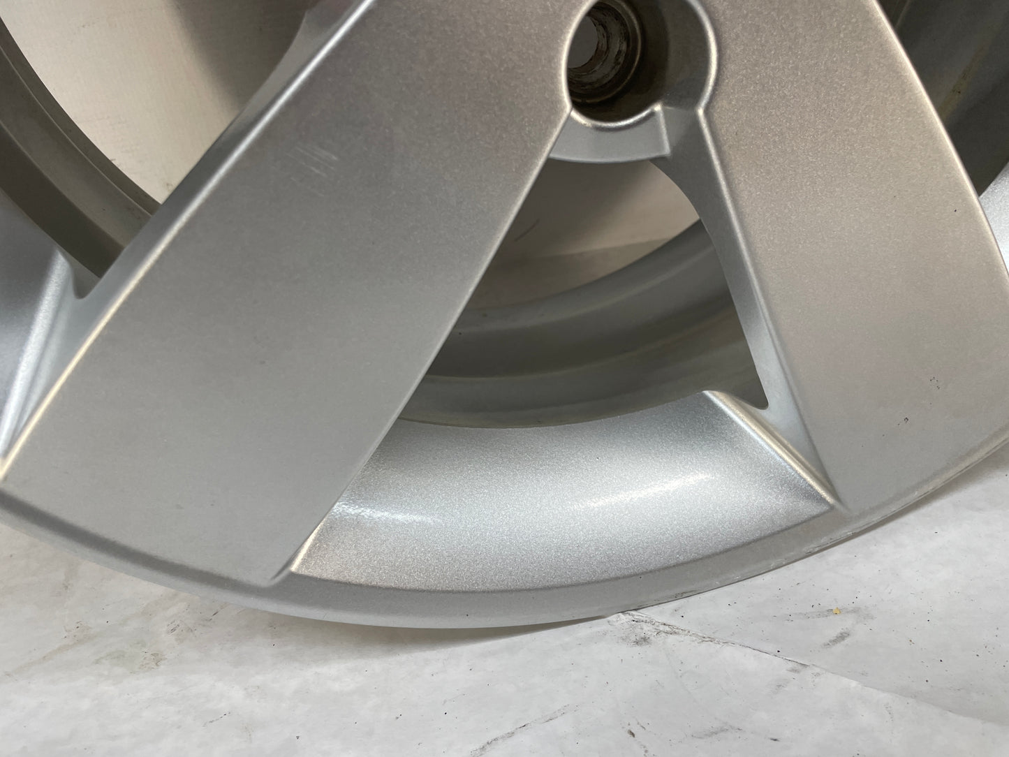 2005 Pontiac GTO Factory OEM Wheel 18X8