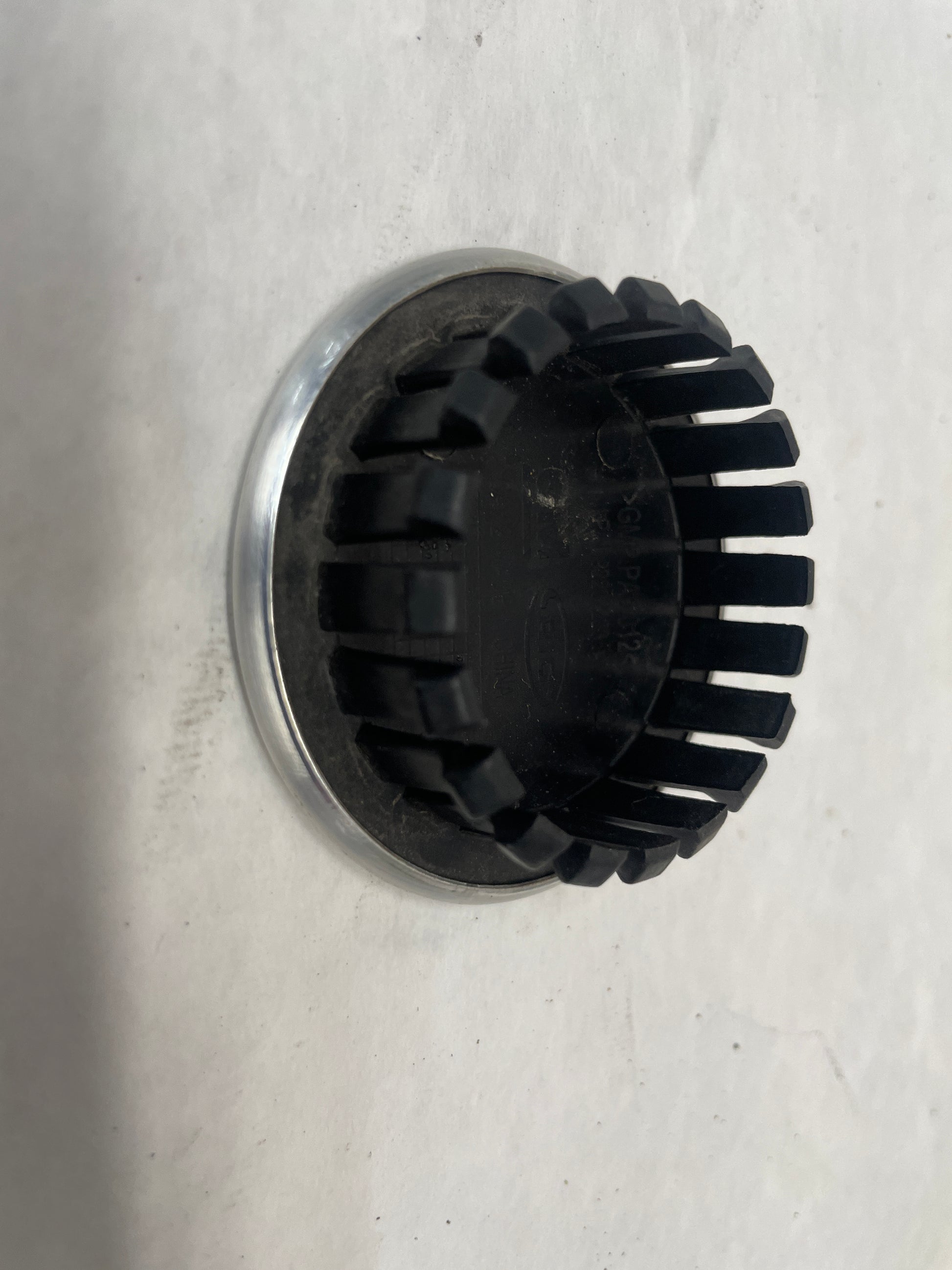2011 Chevy Camaro 2SS Wheel Center Cap OEM - Day's Parts Yard