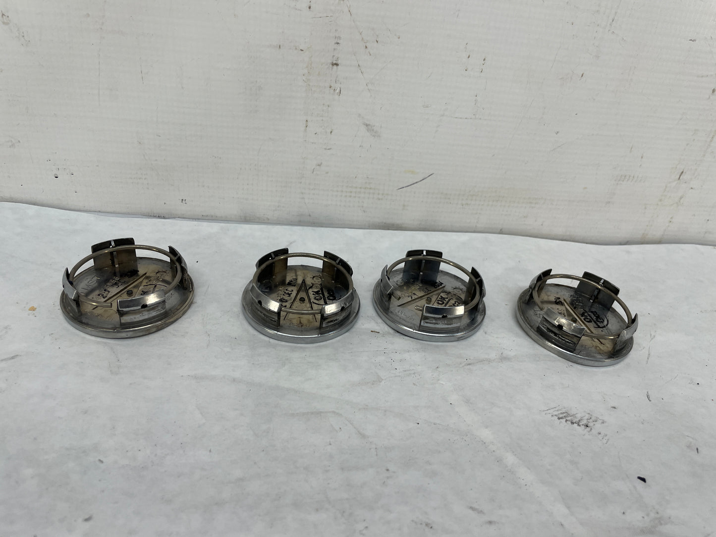 2005 Pontiac GTO Wheel Center Caps OEM