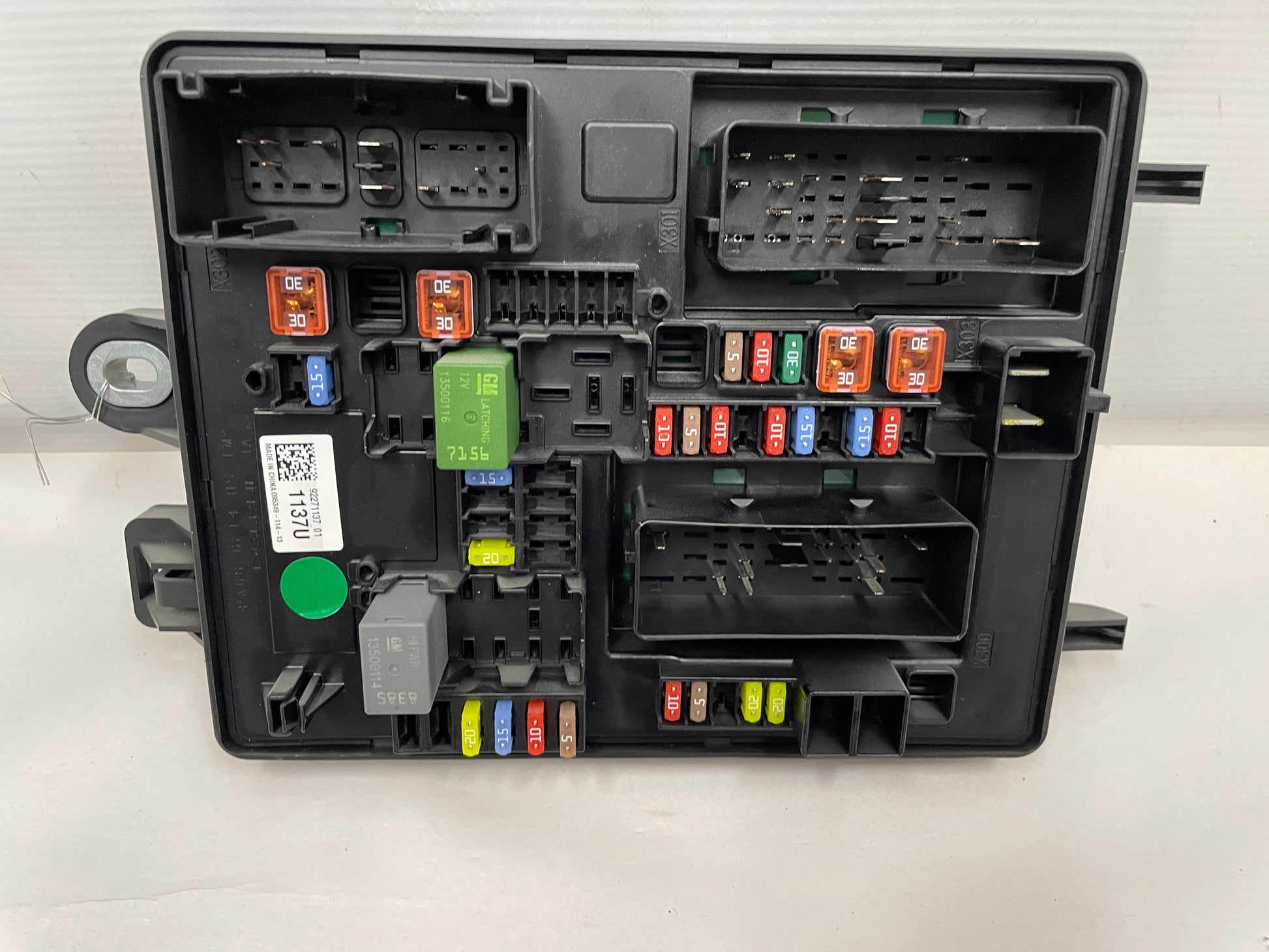 2014 Chevy SS Sedan Rear Fuse Box Relay OEM - Day's Parts Yard