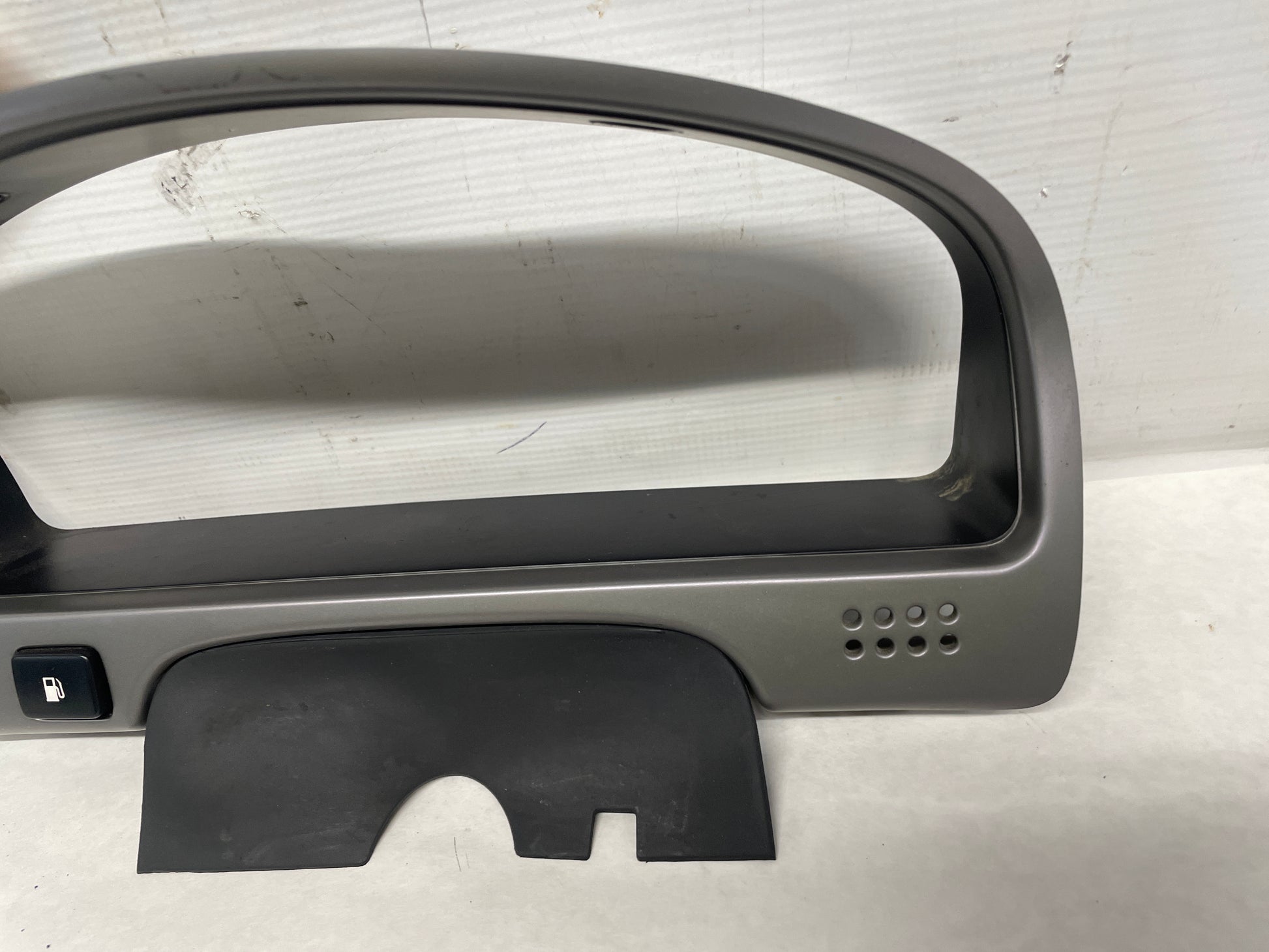 2005 Pontiac GTO Speedometer Gauge Cluster Bezel Trim Panel OEM - Day's Parts Yard