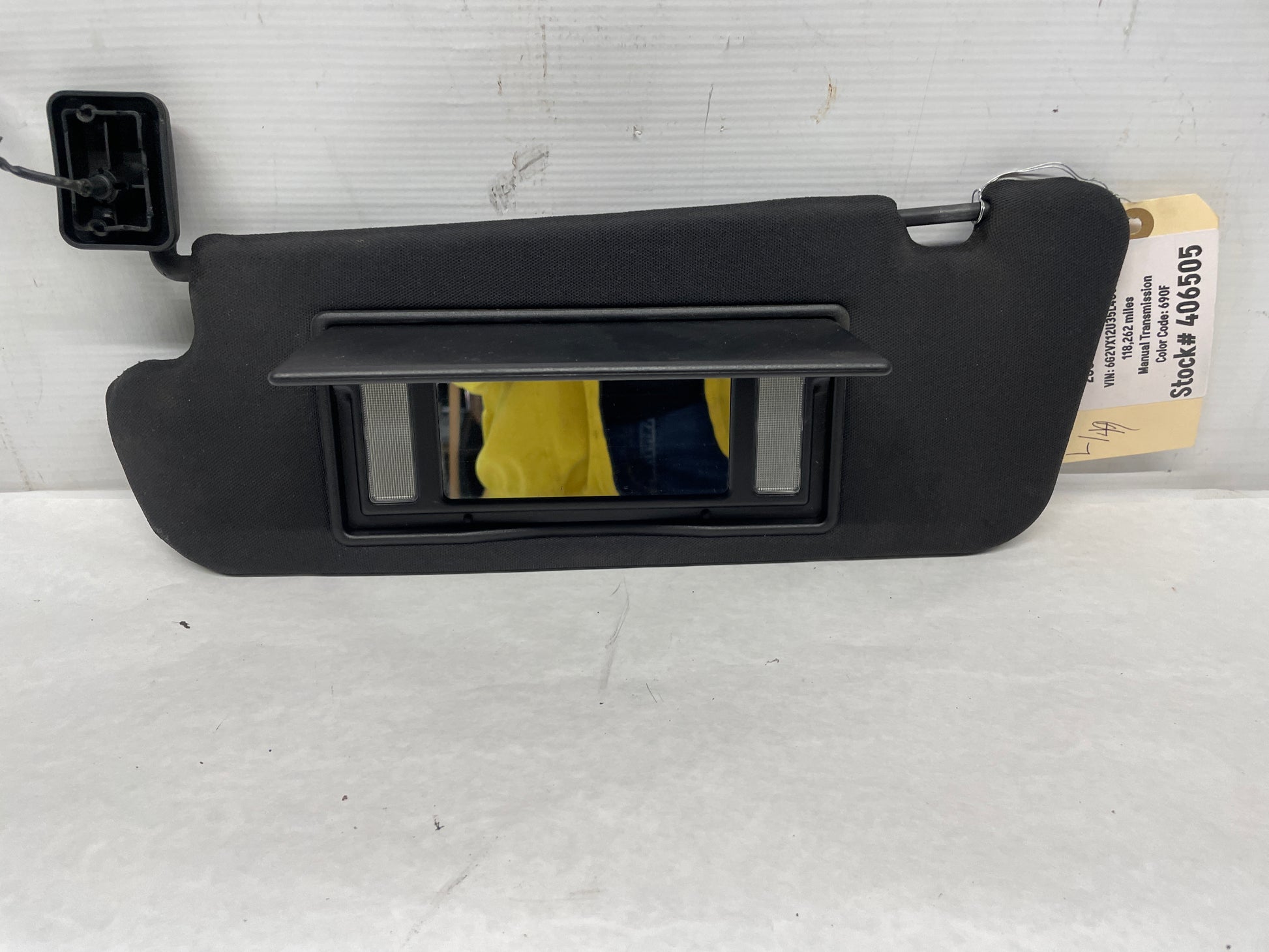 2005 Pontiac GTO LH Driver Sun Visors Sunvisor OEM - Day's Parts Yard