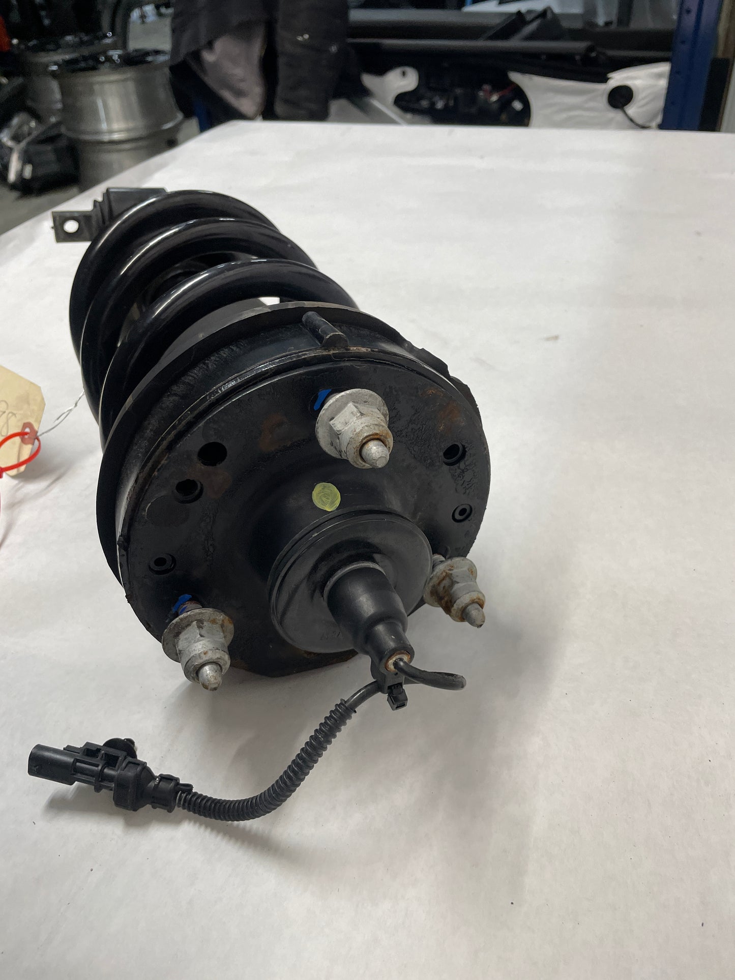 2018 Cadillac Escalade RH & LH Front Air Ride Strut Shock Spring Absorber OEM