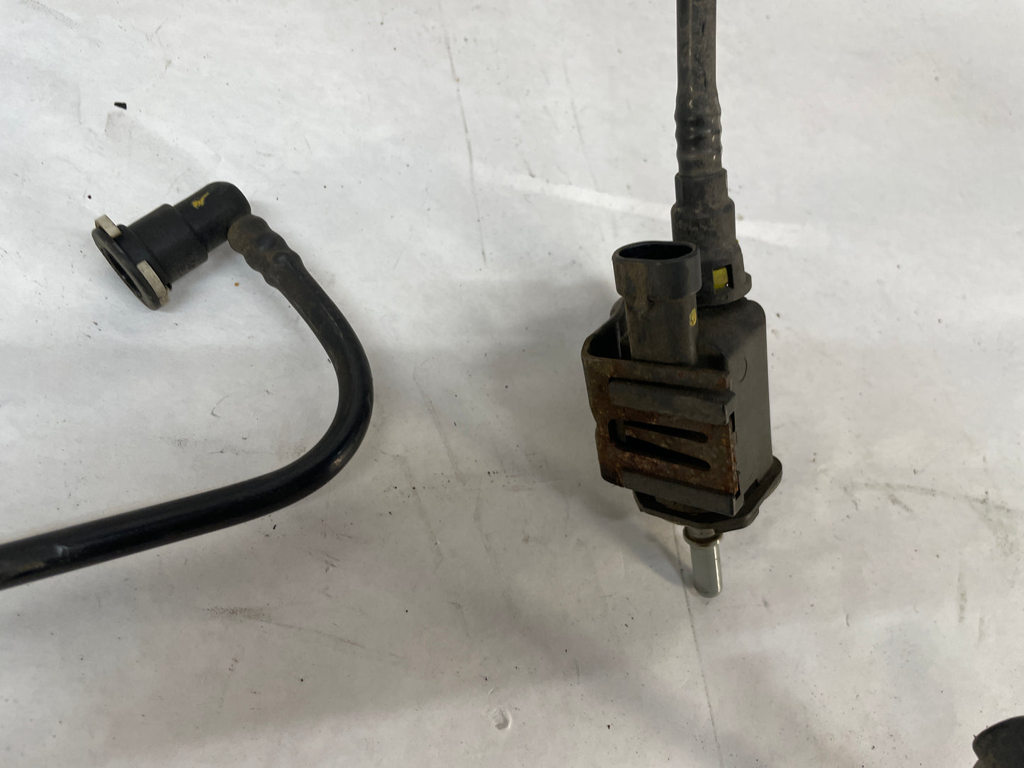 2013 Chevy Caprice PPV Intake EVAP Purge Solenoid Vacuum Hoses Lines Tubes OEM - Day's Parts Yard