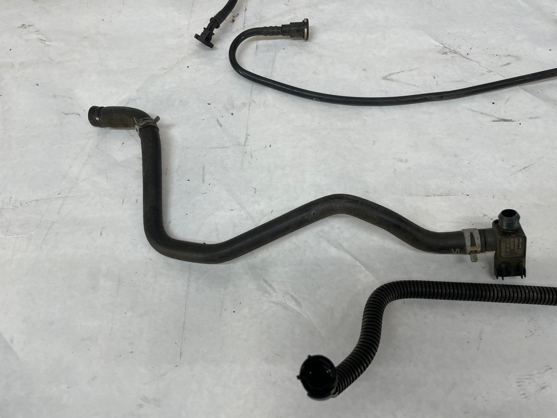 2013 Chevy Caprice PPV Intake EVAP Purge Solenoid Vacuum Hoses Lines Tubes OEM - Day's Parts Yard