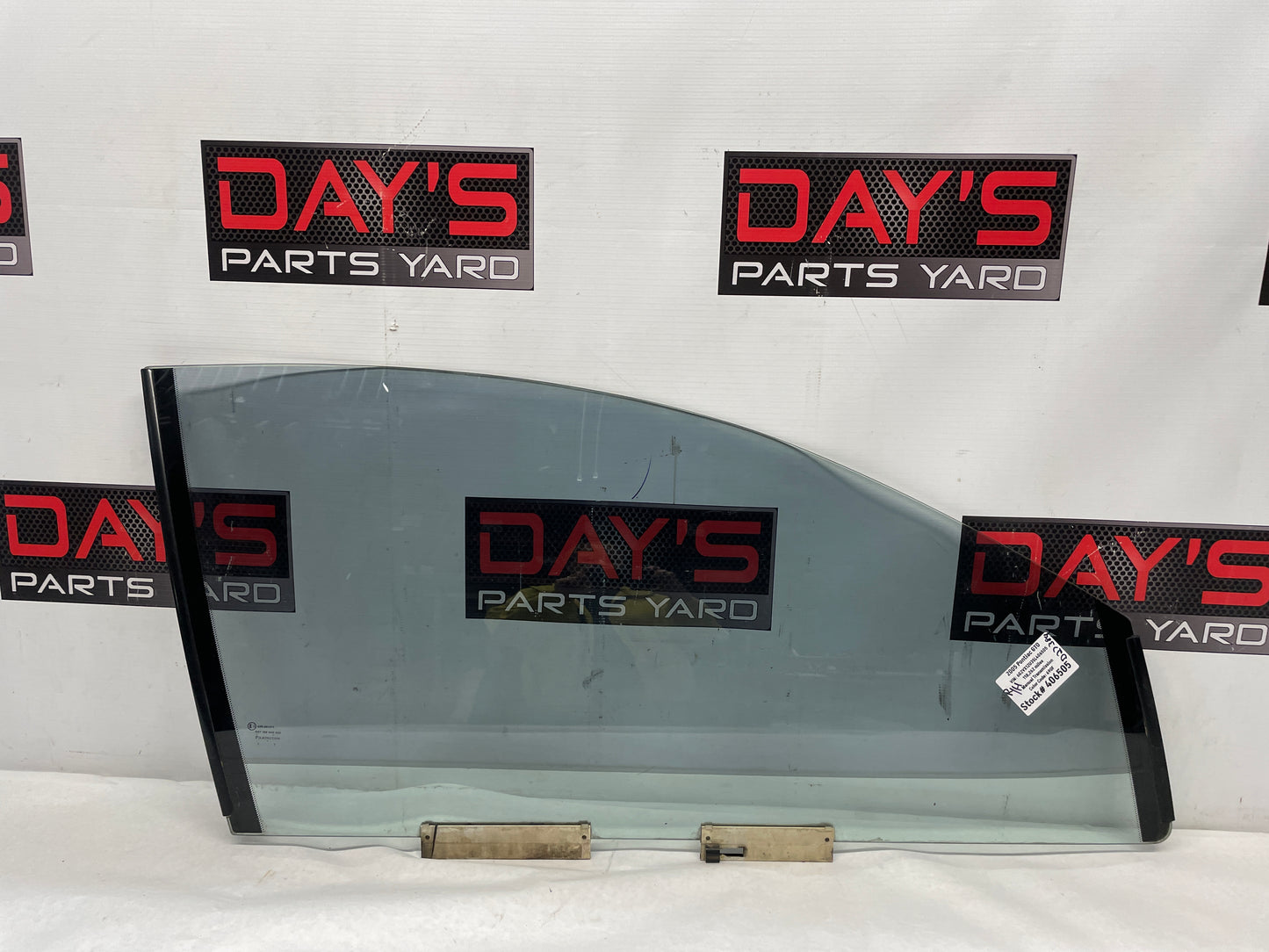 2005 Pontiac GTO RH Passenger Front Door Window Glass OEM - Day's Parts Yard