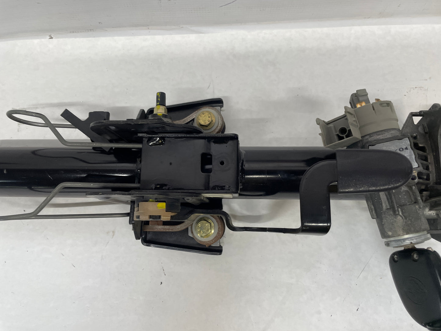 2005 Pontiac GTO Steering Column w/ Key OEM - Day's Parts Yard