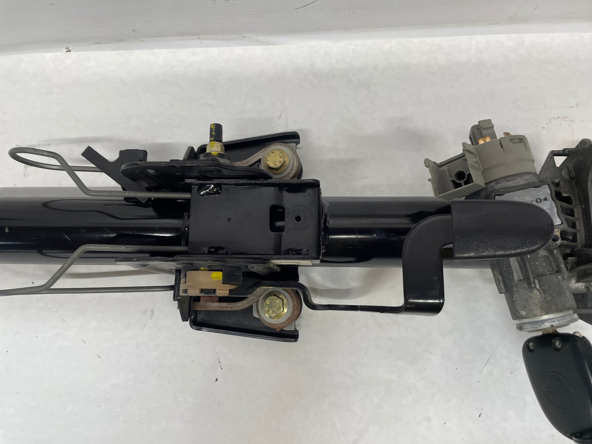 2005 Pontiac GTO Steering Column w/ Key OEM - Day's Parts Yard