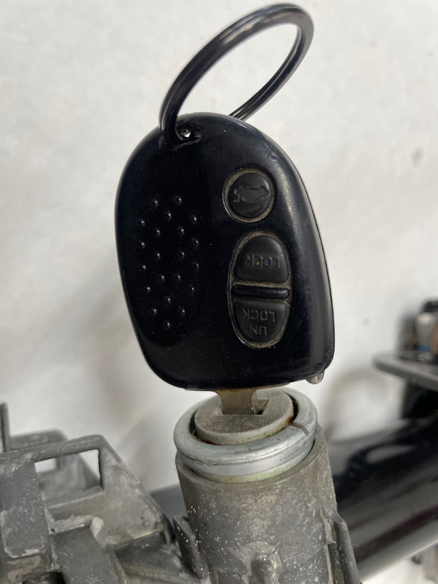 2005 Pontiac GTO Steering Column w/ Key OEM - Day's Parts Yard