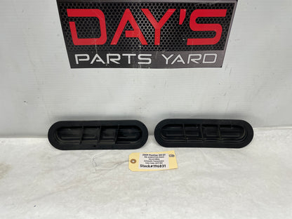 2009 Pontiac G8 GT RH & LH Hood Vent Insert Duct Rubber Trim OEM - Day's Parts Yard