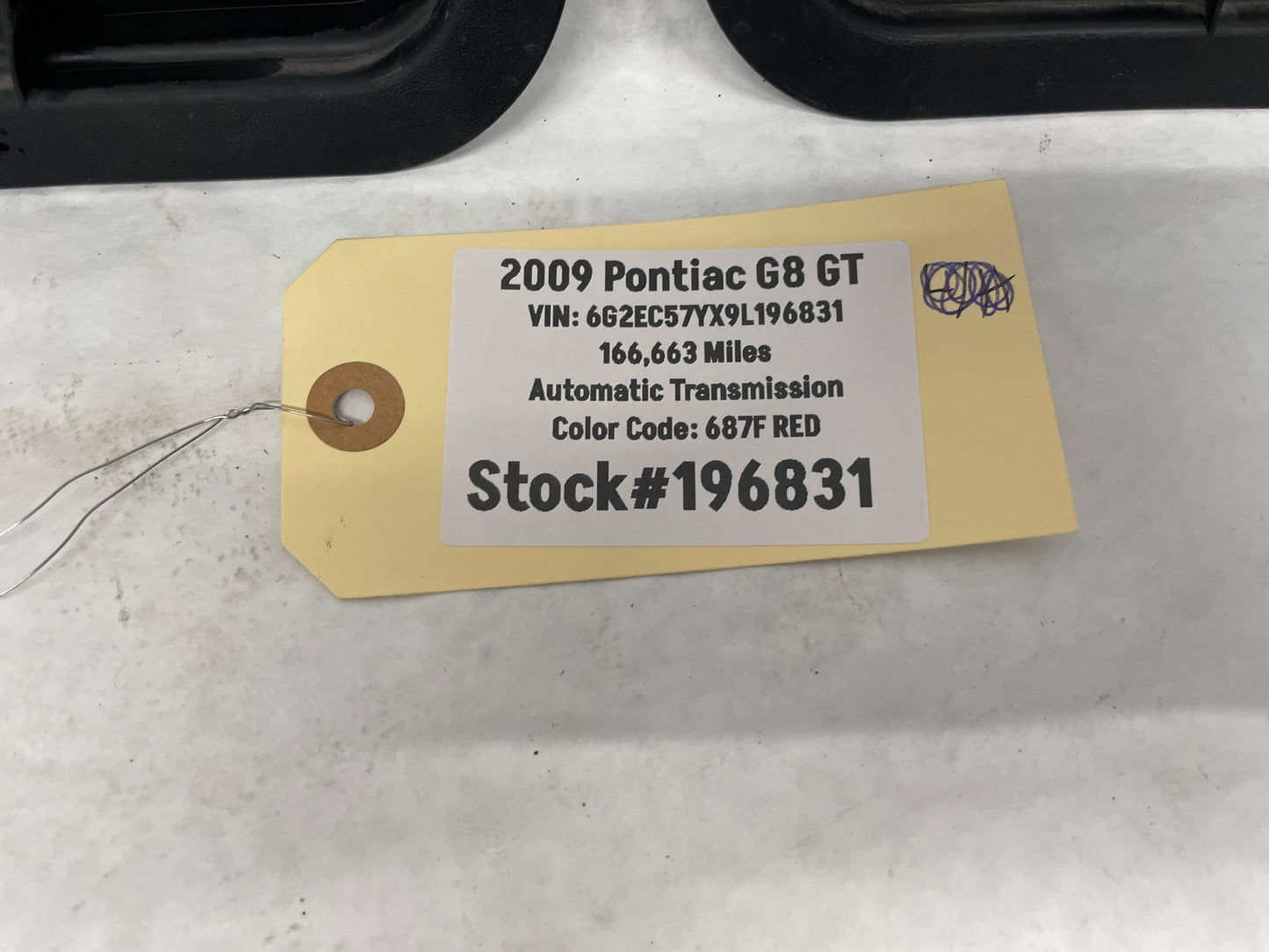 2009 Pontiac G8 GT RH & LH Hood Vent Insert Duct Rubber Trim OEM - Day's Parts Yard