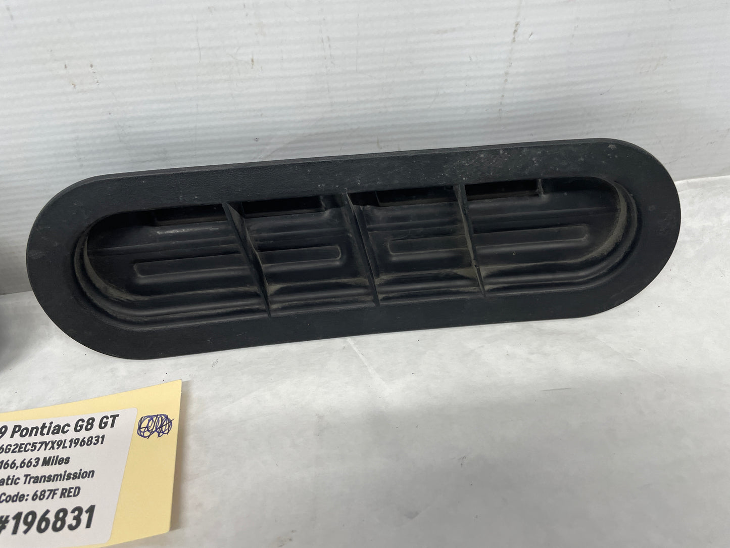 2009 Pontiac G8 GT RH & LH Hood Vent Insert Duct Rubber Trim OEM - Day's Parts Yard