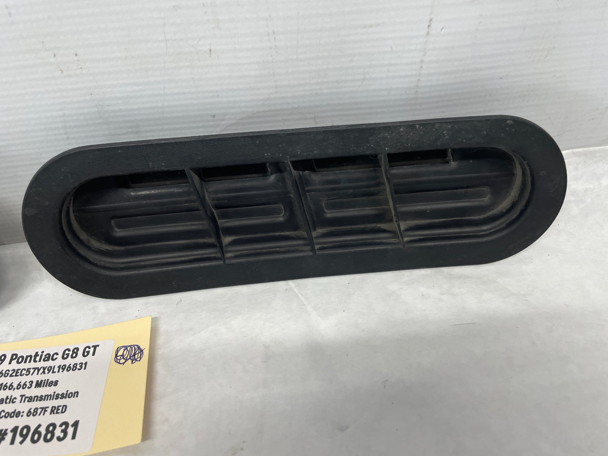 2009 Pontiac G8 GT RH & LH Hood Vent Insert Duct Rubber Trim OEM - Day's Parts Yard