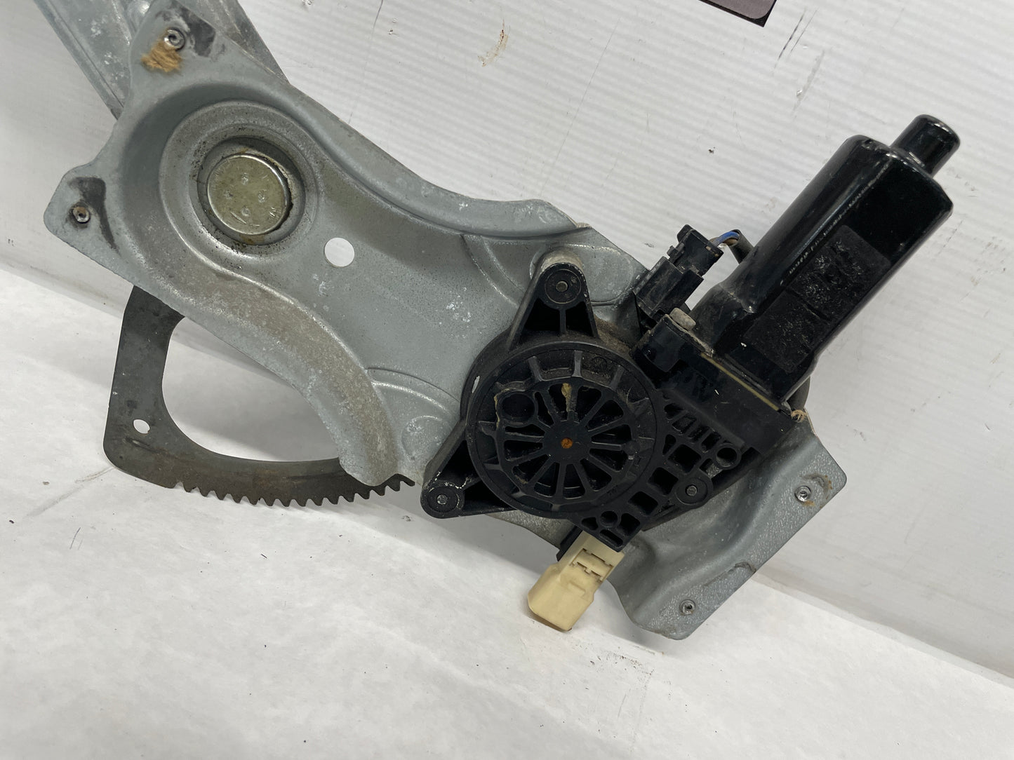 2005 Pontiac GTO LH Driver Front Window Regulator Motor OEM - Day's Parts Yard