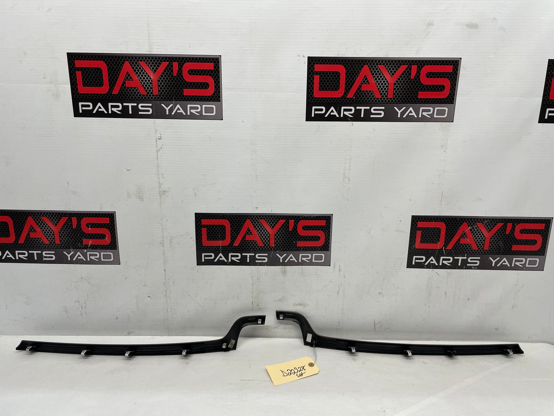 2013 Chevy Caprice PPV RH & LH Dash Trim Molding Applique OEM - Day's Parts Yard