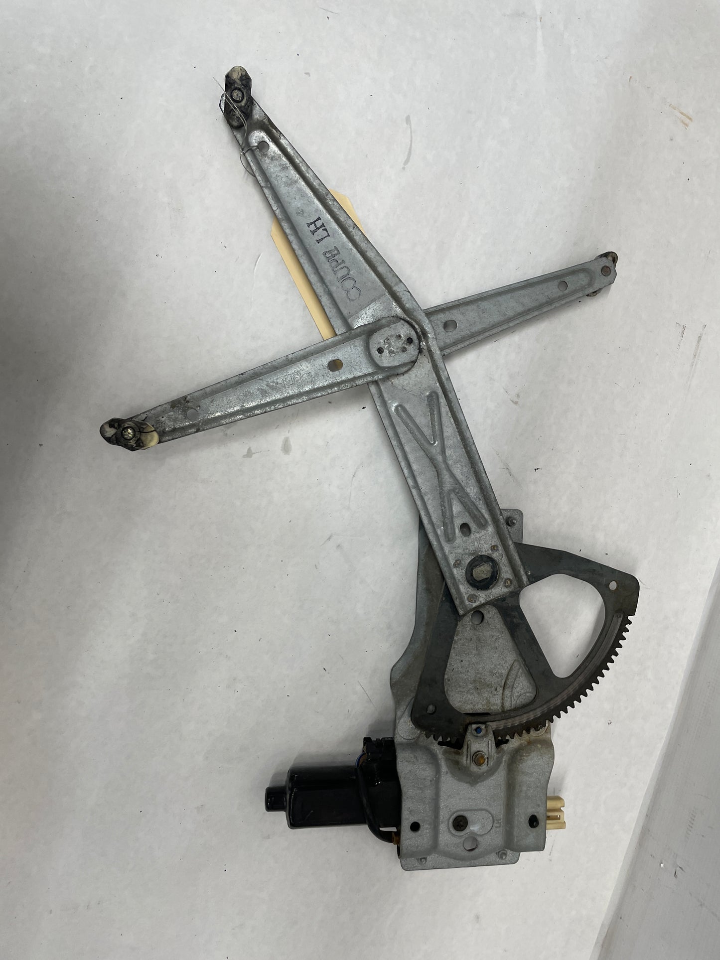 2005 Pontiac GTO LH Driver Front Window Regulator Motor OEM - Day's Parts Yard