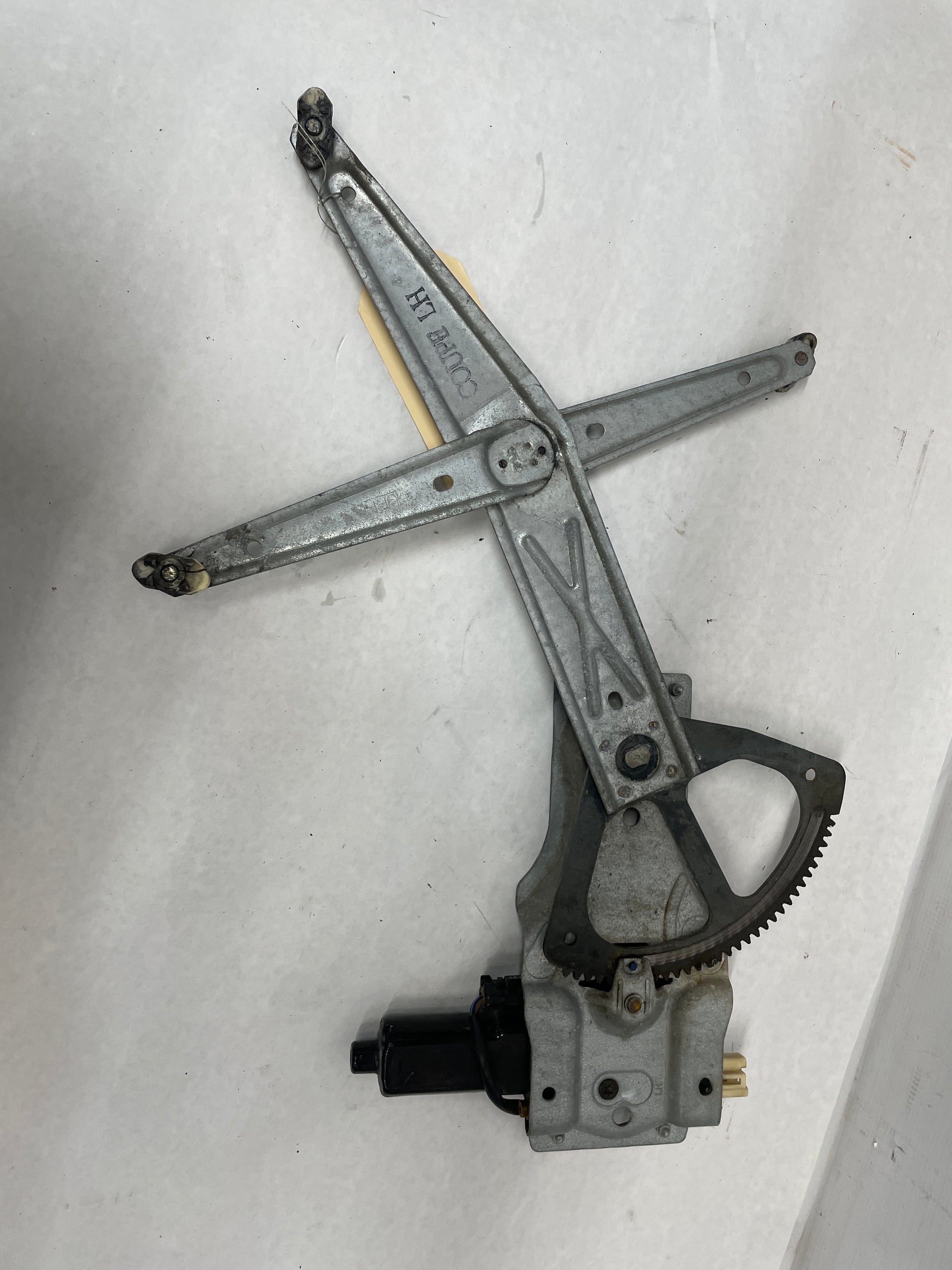 2005 Pontiac GTO LH Driver Front Window Regulator Motor OEM - Day's Parts Yard