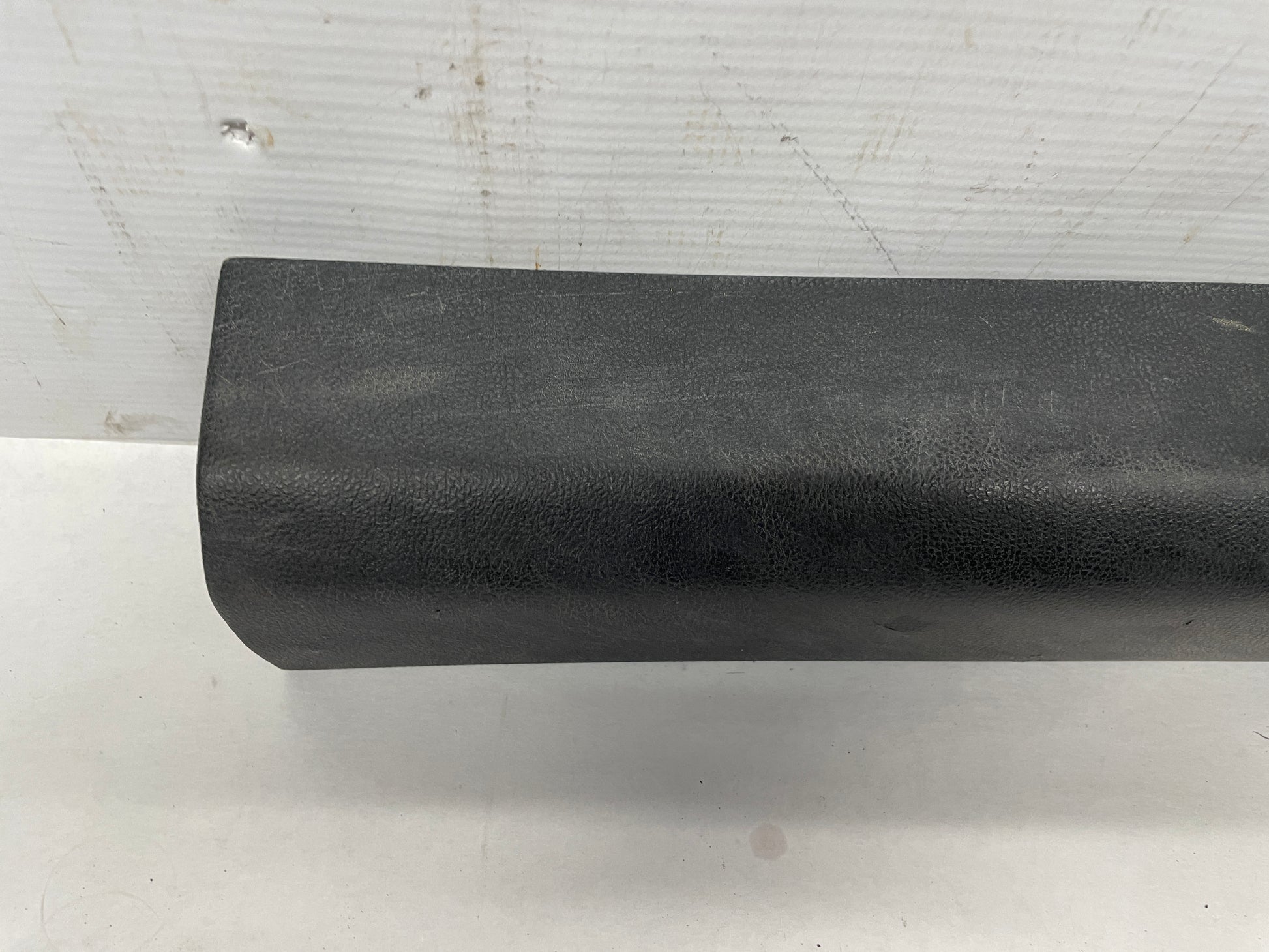2013 Chevy Caprice PPV LH Driver Front Sill Carpet Retainer Kick Panel Scuff Plate Trim OEM - Day's Parts Yard