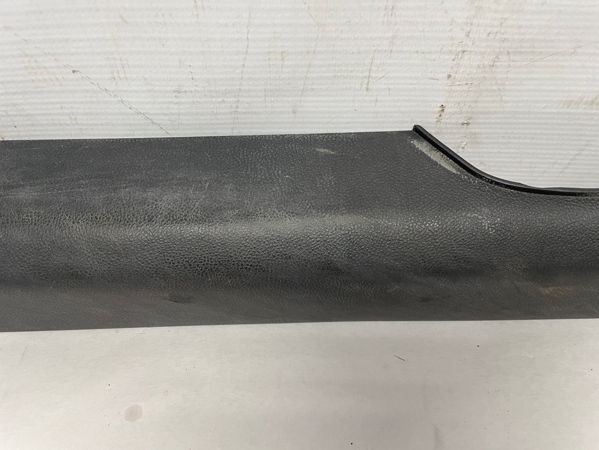 2013 Chevy Caprice PPV LH Driver Front Sill Carpet Retainer Kick Panel Scuff Plate Trim OEM - Day's Parts Yard