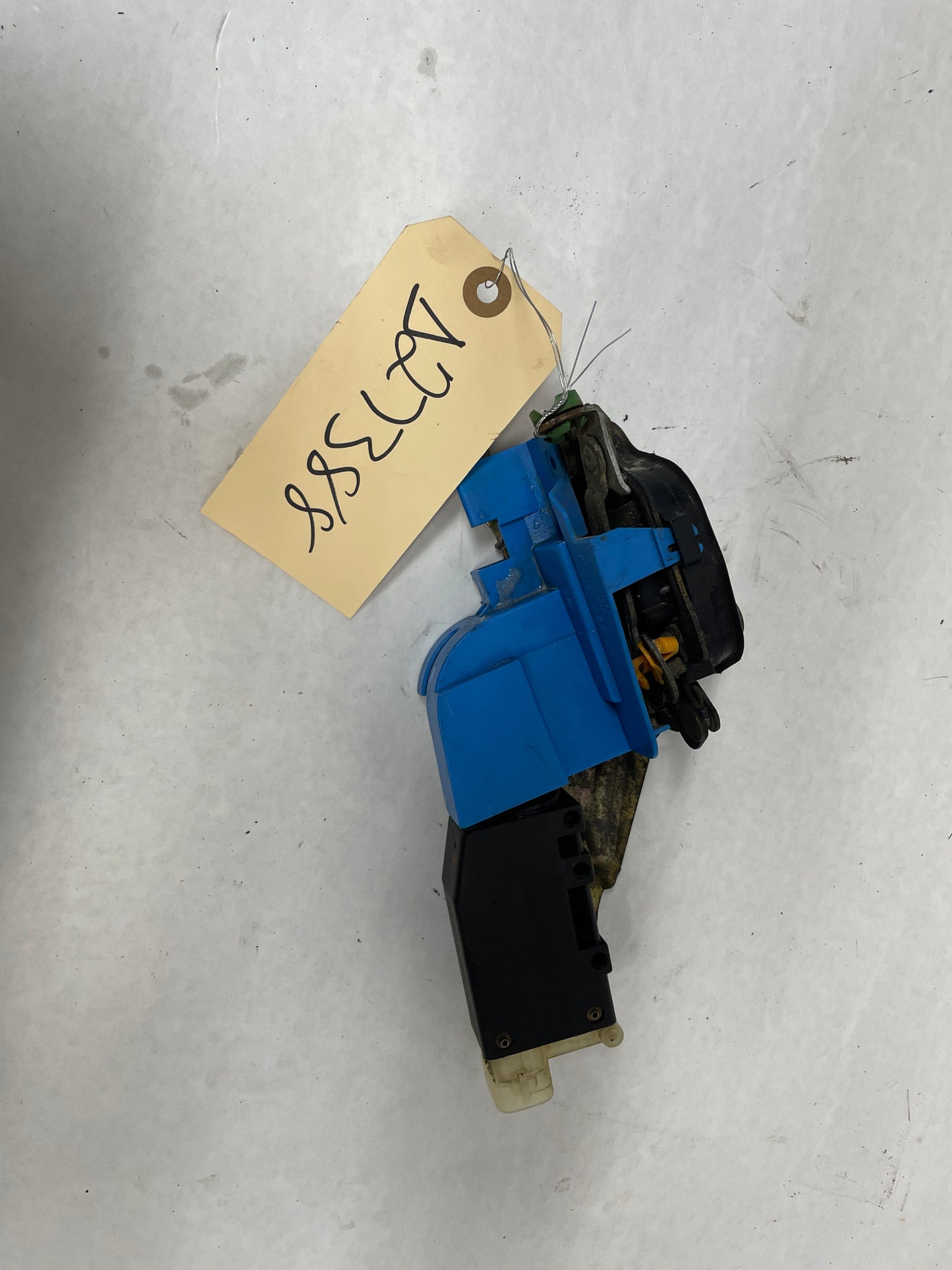 2005 Pontiac GTO LH Driver Door Lock Actuator Assembly OEM - Day's Parts Yard