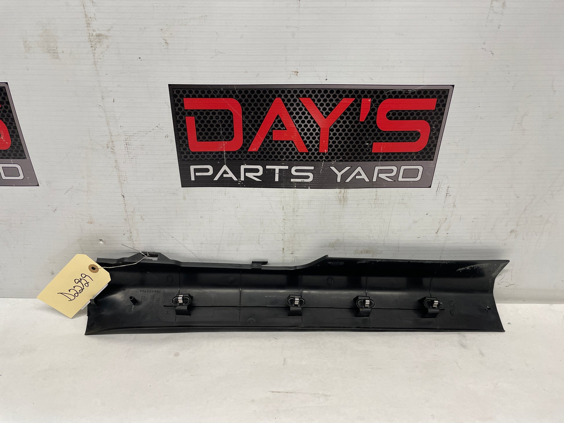 2013 Chevy Caprice PPV LH Driver Front Sill Carpet Retainer Kick Panel Scuff Plate Trim OEM - Day's Parts Yard