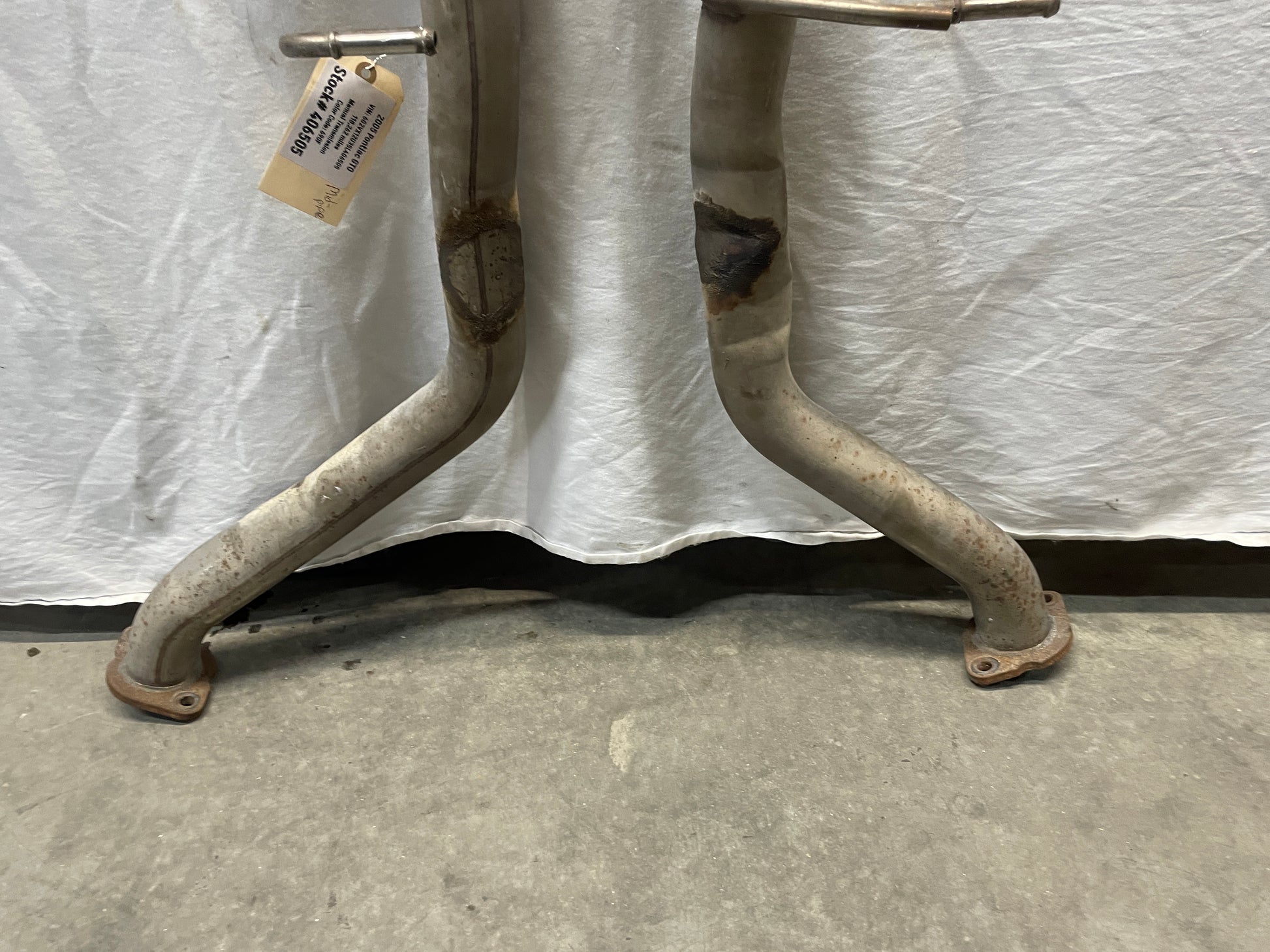 2005 Pontiac GTO Factory OEM RH & LH Axle Back Exhaust Mufflers w/ Pipe - Day's Parts Yard