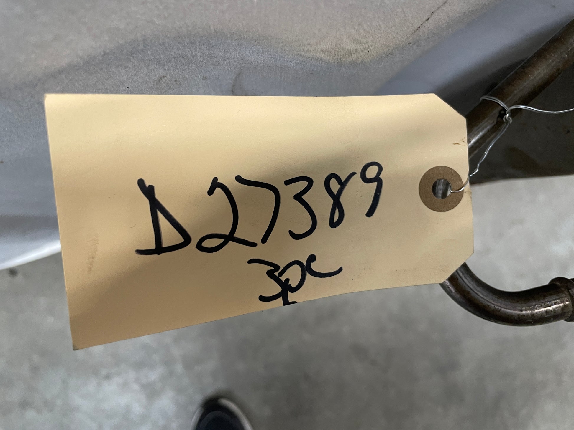 2005 Pontiac GTO Factory OEM RH & LH Axle Back Exhaust Mufflers w/ Pipe - Day's Parts Yard