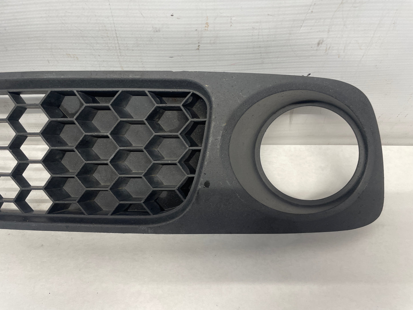 2009 Pontiac G8 GT LH Driver Front Bumper Lower Grille OEM