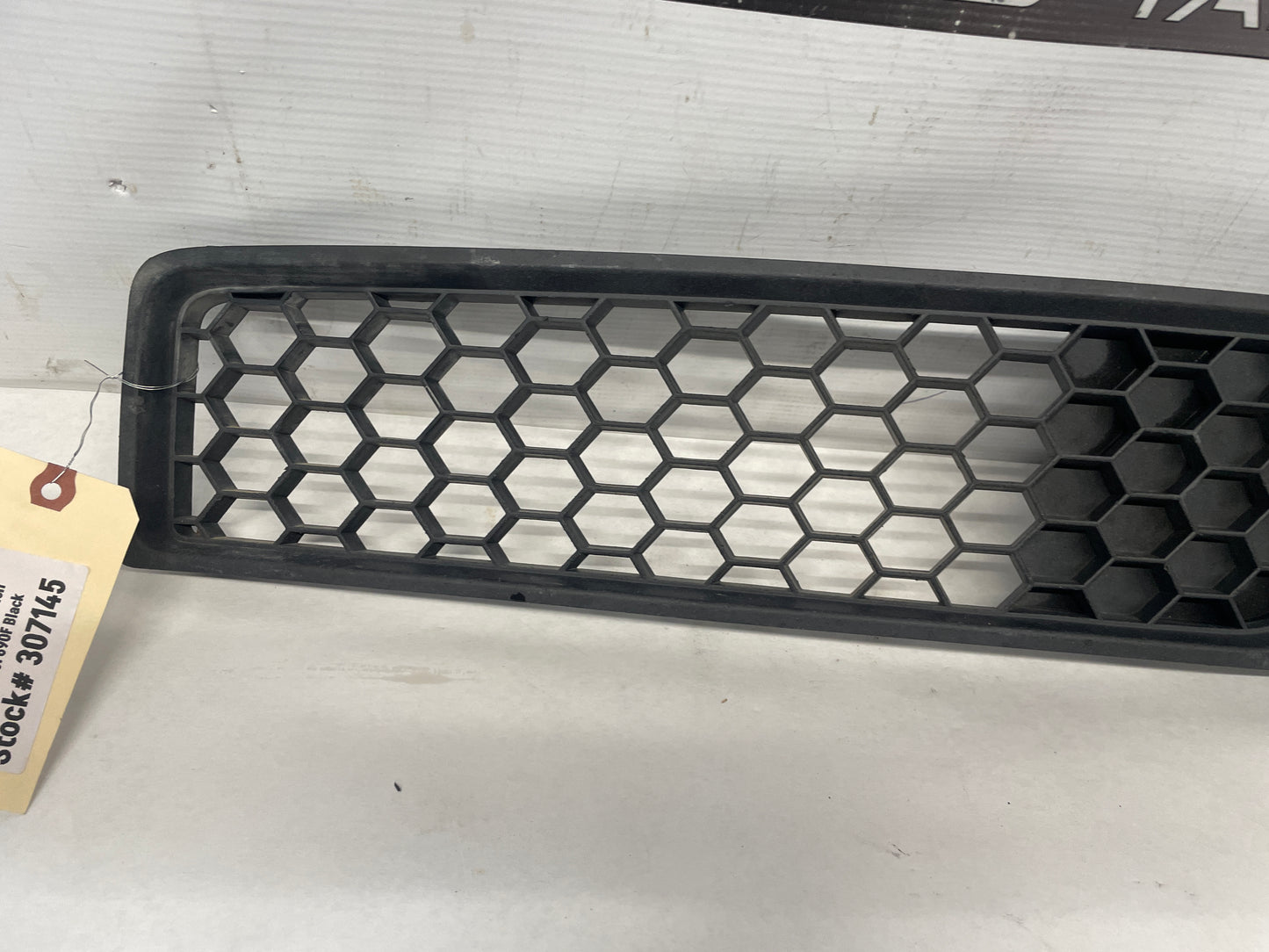 2009 Pontiac G8 GT LH Driver Front Bumper Lower Grille OEM
