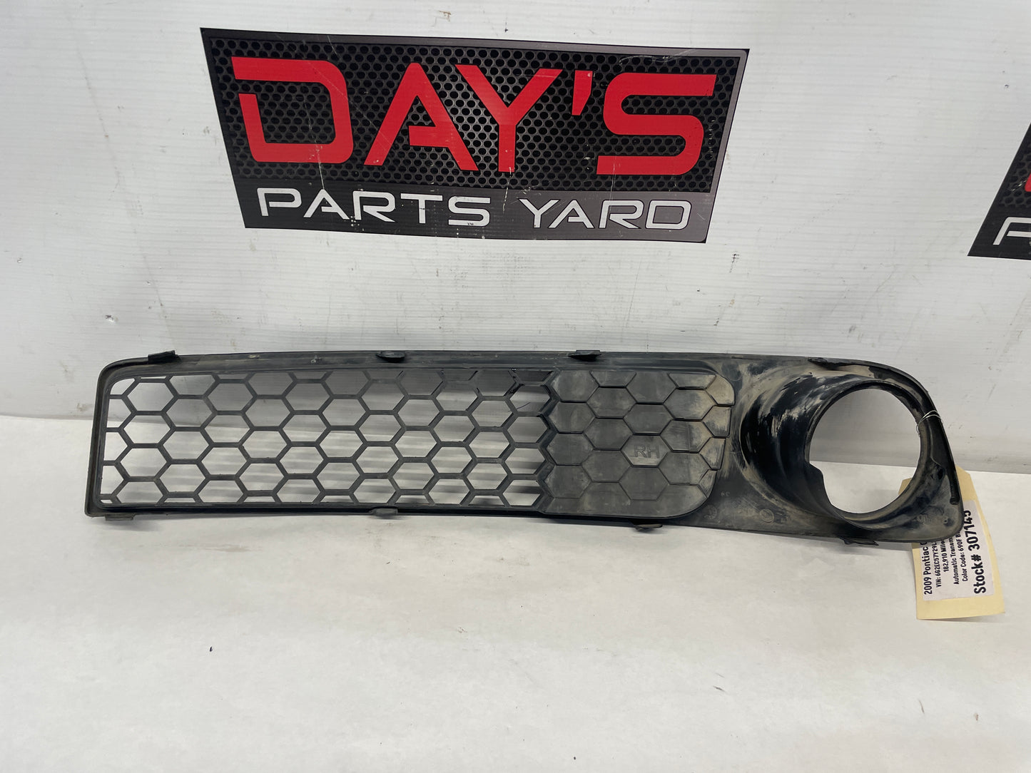 2009 Pontiac G8 GT RH Passenger Front Bumper Lower Grille OEM