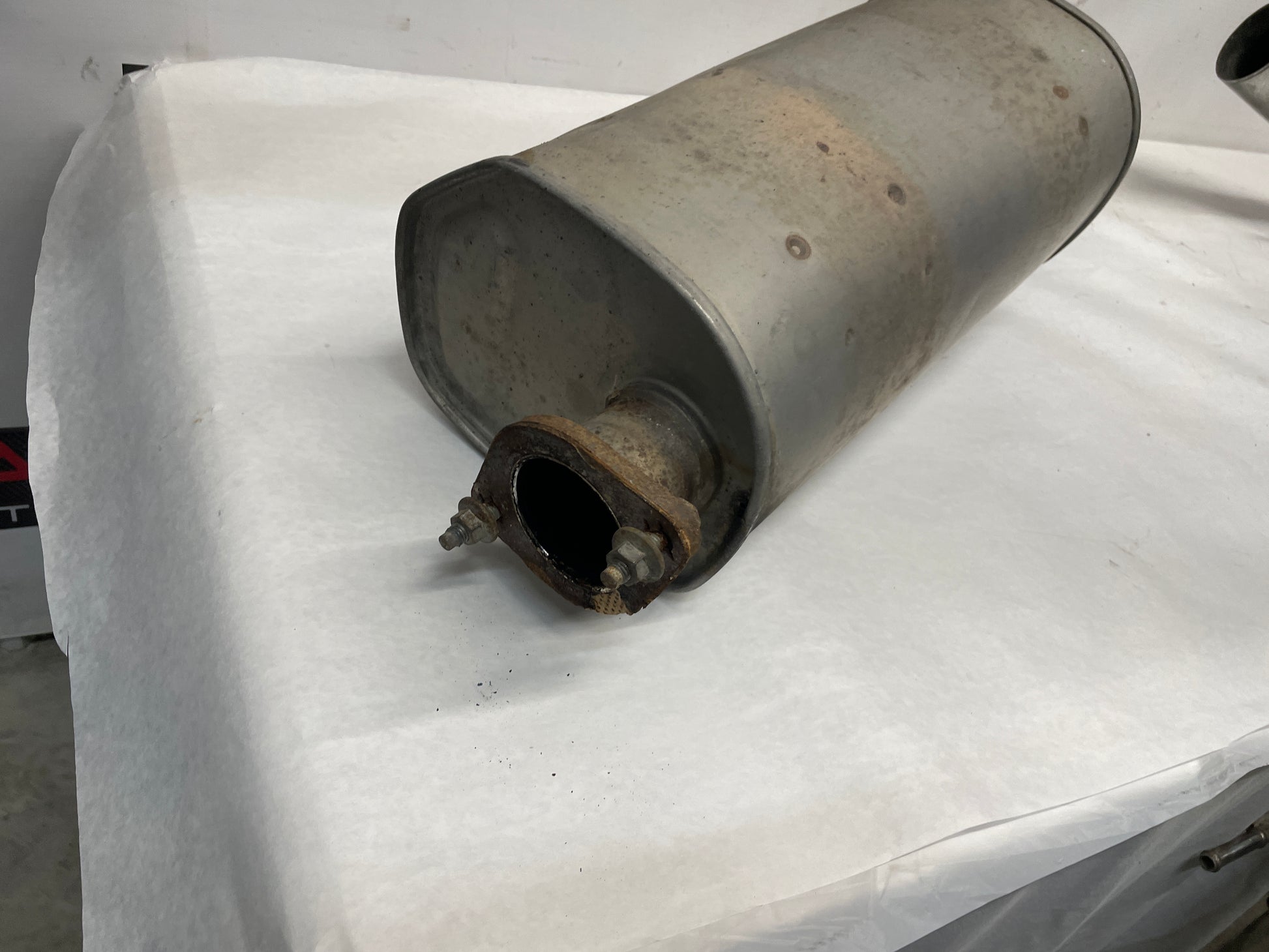 2005 Pontiac GTO Factory OEM RH & LH Axle Back Exhaust Mufflers w/ Pipe - Day's Parts Yard