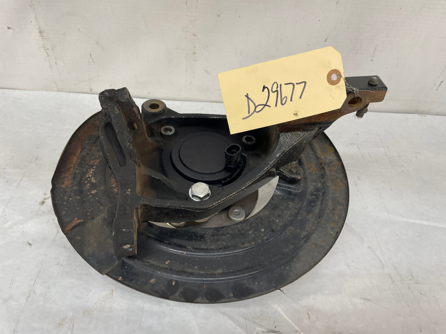 2009 Pontiac G8 LH Driver Front Suspension Spindle Knuckle Hub Assembly OEM - Day's Parts Yard