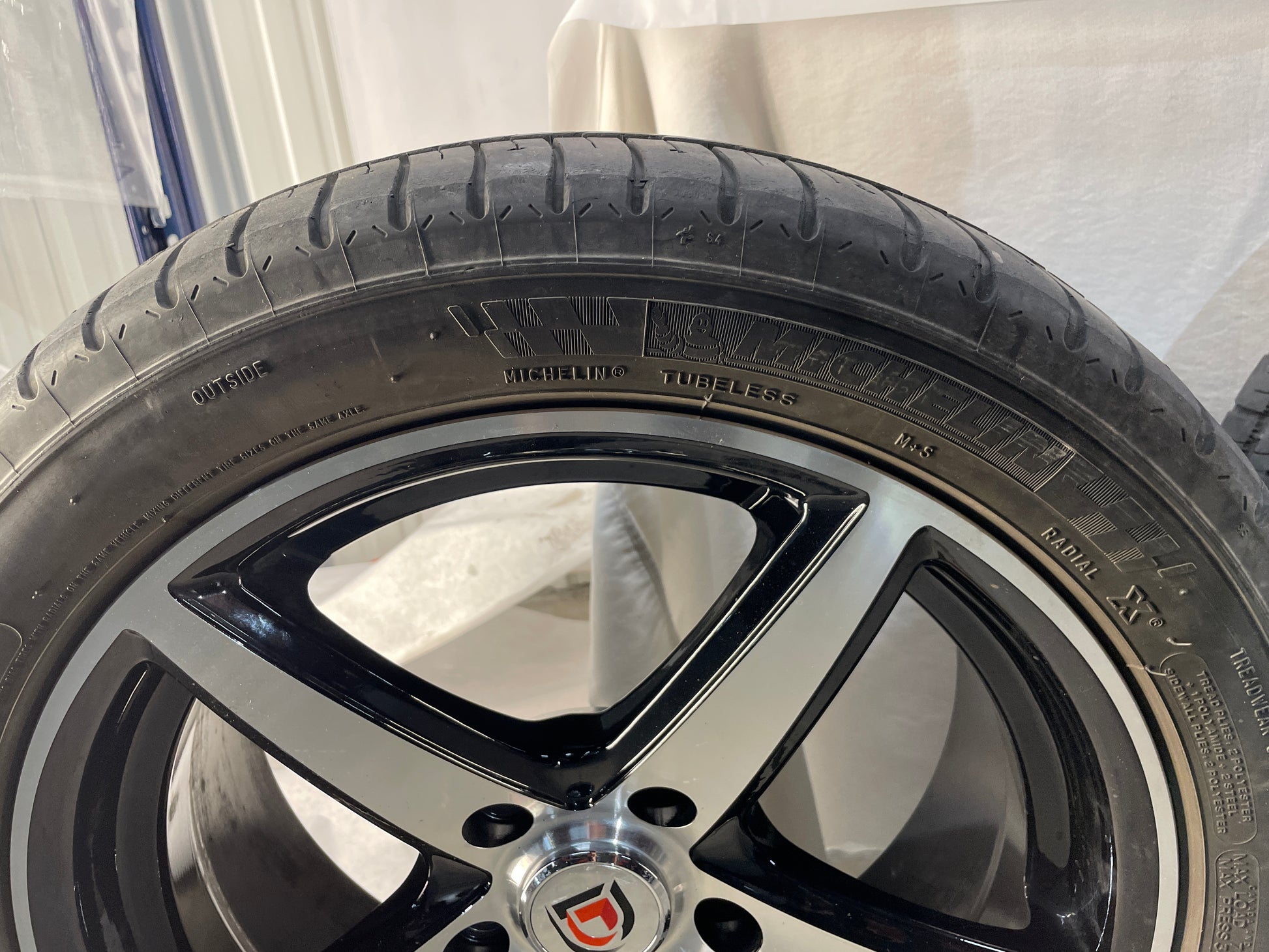2005 Pontiac GTO Aftermarket Wheel w/ Micheiln Pilot Sport Tires 17X7.5  245/45ZR17 - Day's Parts Yard