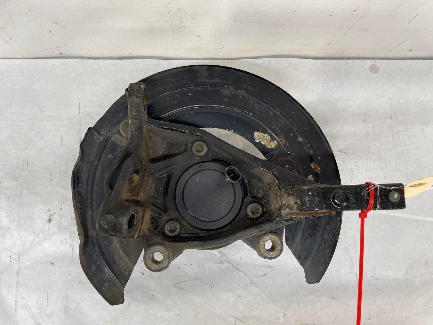 2009 Pontiac G8 GT LH Driver Rear Suspension Spindle Hub Knuckle Wheel Bearing OEM - Day's Parts Yard