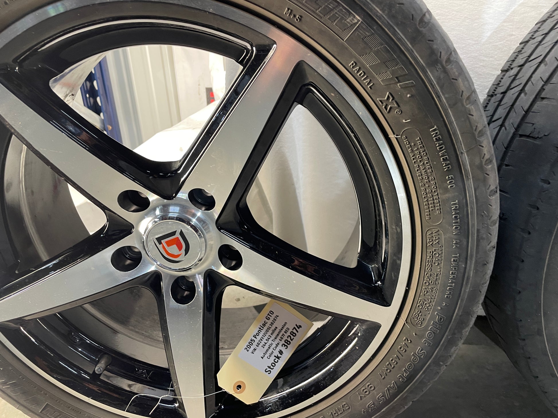 2005 Pontiac GTO Aftermarket Wheel w/ Micheiln Pilot Sport Tires 17X7.5  245/45ZR17 - Day's Parts Yard