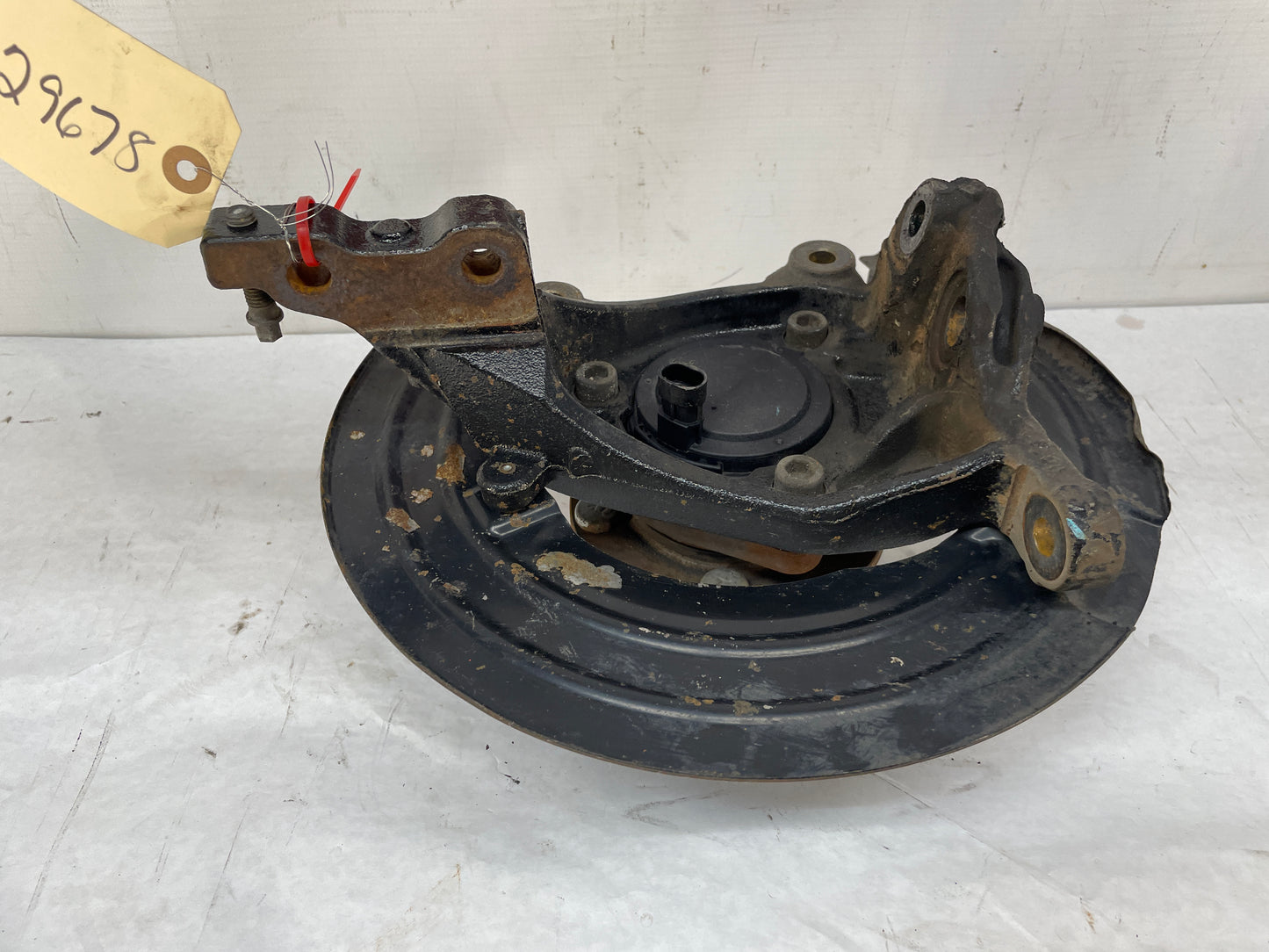2009 Pontiac G8 GT LH Driver Rear Suspension Spindle Hub Knuckle Wheel Bearing OEM - Day's Parts Yard