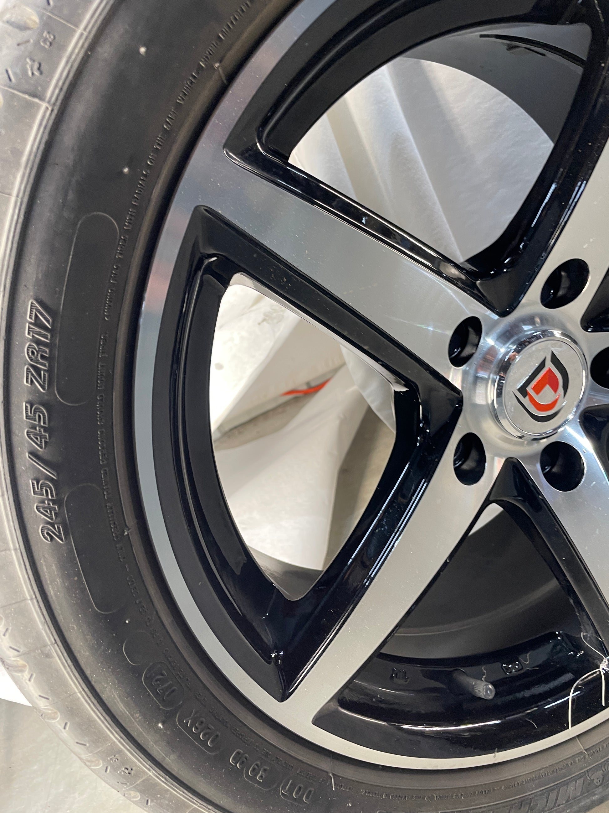 2005 Pontiac GTO Aftermarket Wheel w/ Micheiln Pilot Sport Tires 17X7.5  245/45ZR17 - Day's Parts Yard