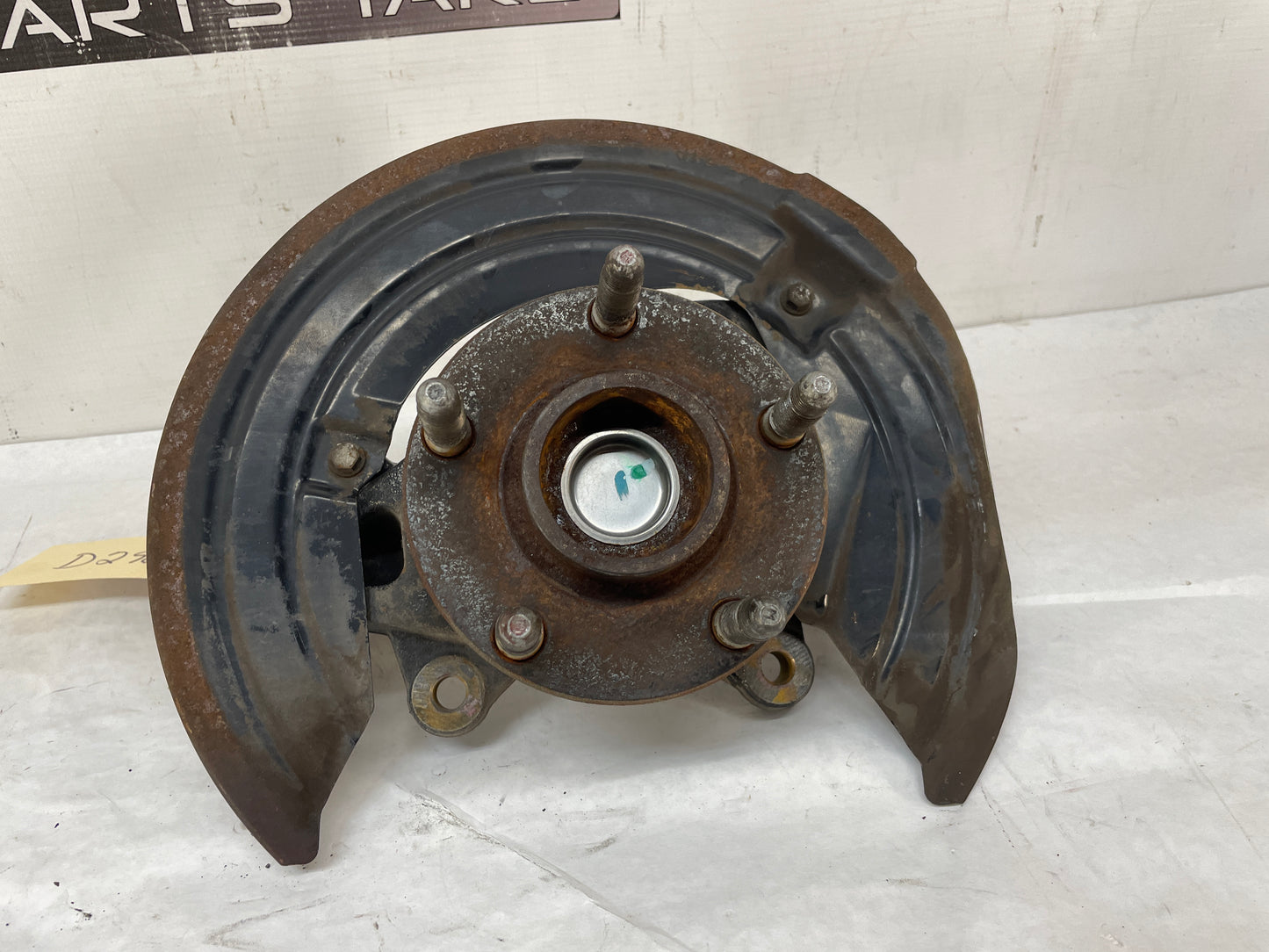 2009 Pontiac G8 GT LH Driver Rear Suspension Spindle Hub Knuckle Wheel Bearing OEM - Day's Parts Yard