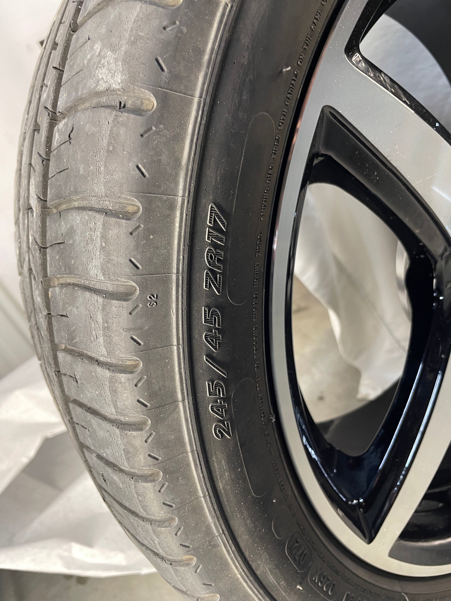 2005 Pontiac GTO Aftermarket Wheel w/ Micheiln Pilot Sport Tires 17X7.5  245/45ZR17 - Day's Parts Yard