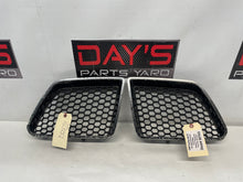2009 Pontiac G8 GT RH & LH Front Bumper Kidney Upper Grille Inserts OEM