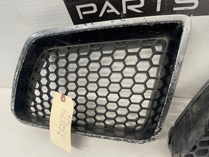 2009 Pontiac G8 GT RH & LH Front Bumper Kidney Upper Grille Inserts OEM