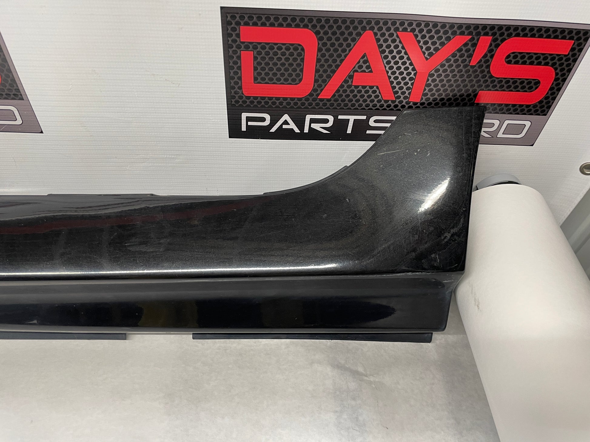 2014 Chevy SS Sedan LH Driver Rocker Molding Side Skirt Panel Black OEM - Day's Parts Yard