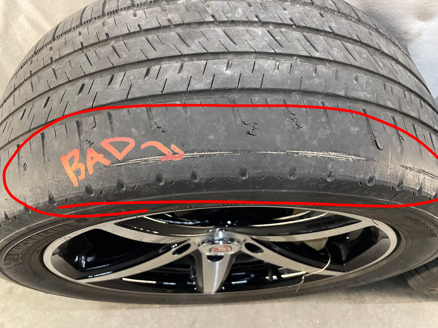 2005 Pontiac GTO Aftermarket Wheel w/ Micheiln Pilot Sport Tires 17X7.5  245/45ZR17 - Day's Parts Yard