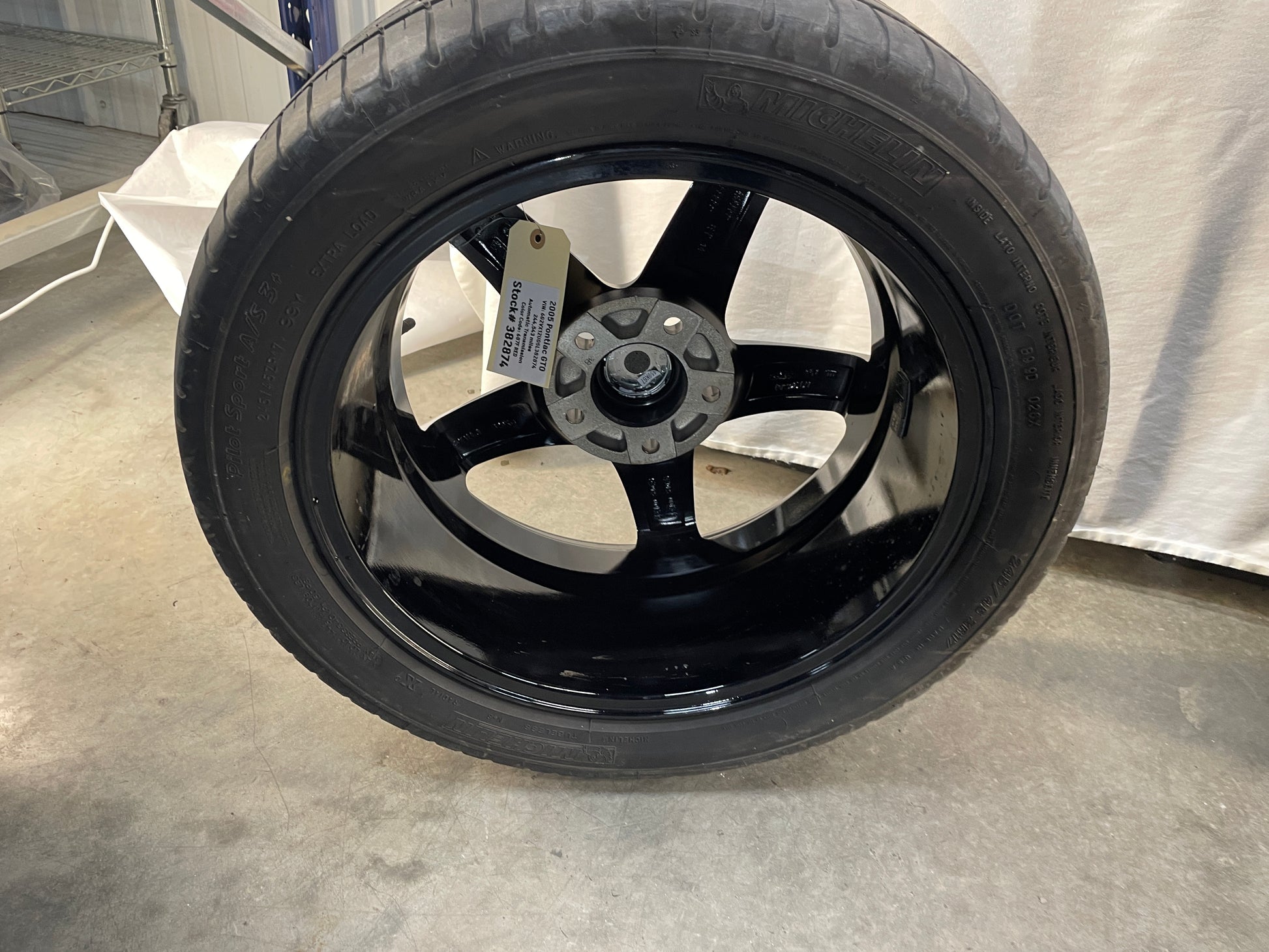 2005 Pontiac GTO Aftermarket Wheel w/ Micheiln Pilot Sport Tires 17X7.5  245/45ZR17 - Day's Parts Yard