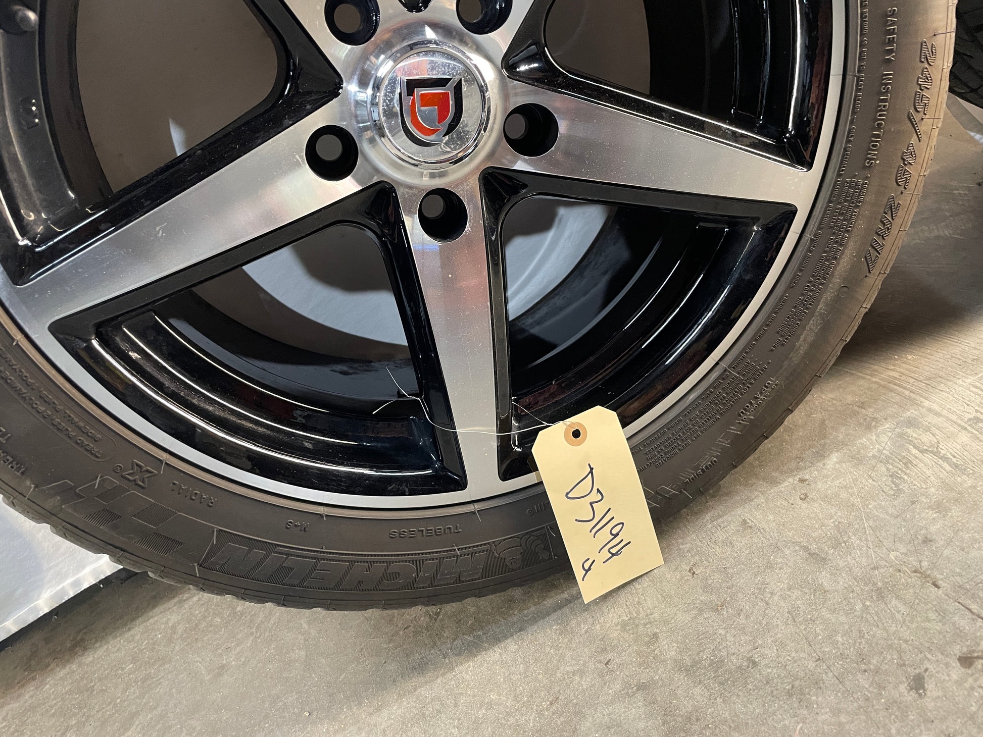 2005 Pontiac GTO Aftermarket Wheel w/ Micheiln Pilot Sport Tires 17X7.5  245/45ZR17 - Day's Parts Yard