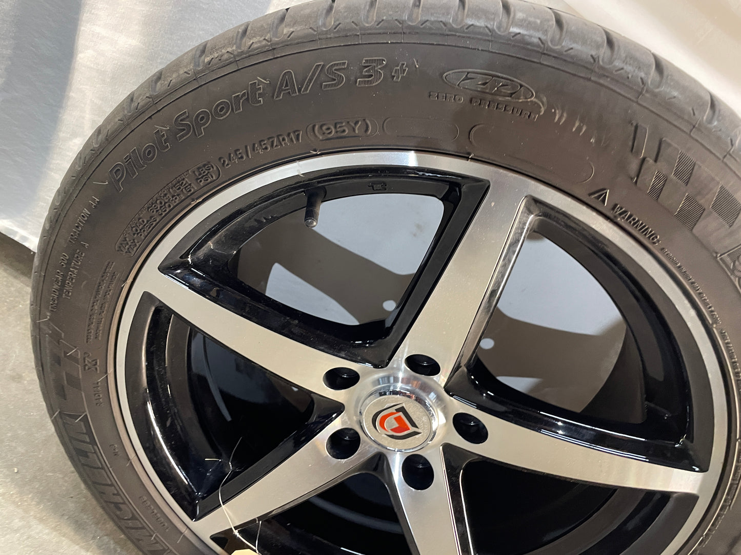 2005 Pontiac GTO Aftermarket Wheel w/ Micheiln Pilot Sport Tires 17X7.5  245/45ZR17 - Day's Parts Yard