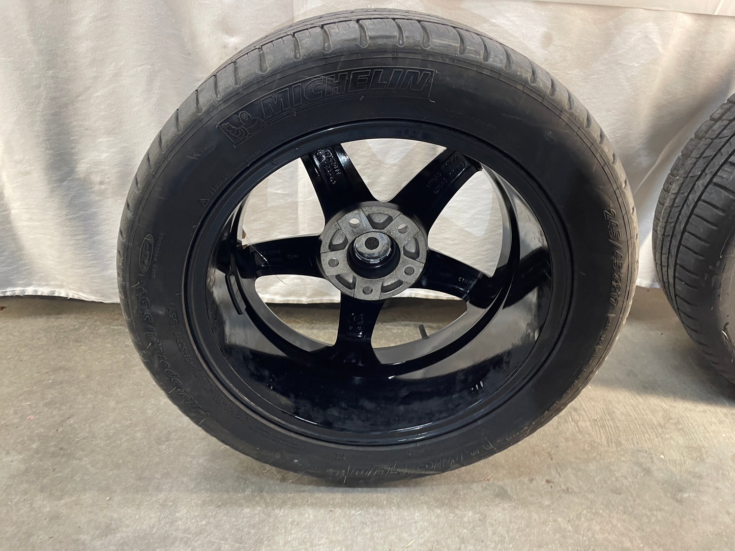 2005 Pontiac GTO Aftermarket Wheel w/ Micheiln Pilot Sport Tires 17X7.5  245/45ZR17 - Day's Parts Yard