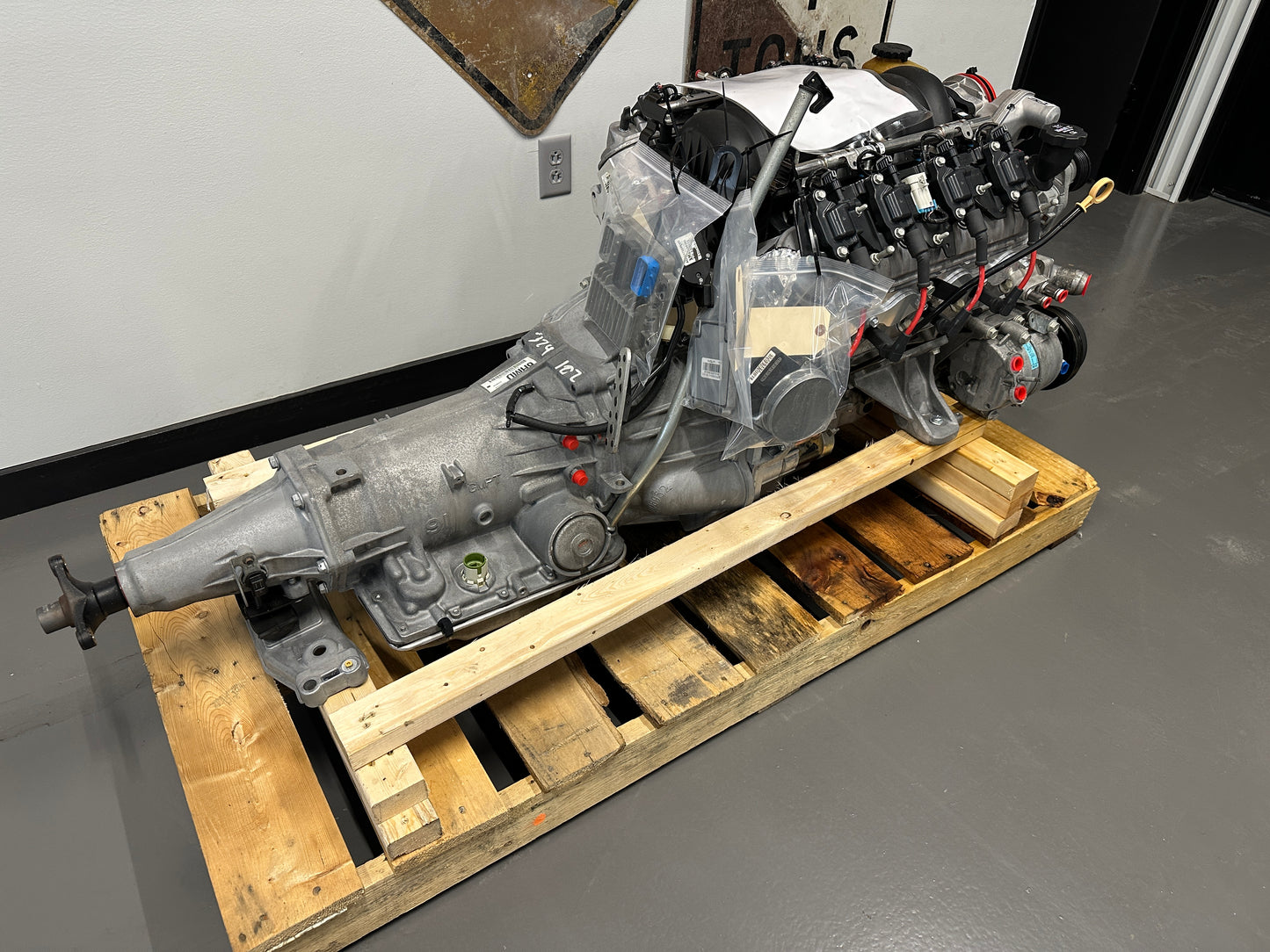 6.0 LS2 Engine 4L65 Automatic Transmission Drivetrain Pullout 400HP 44k Miles