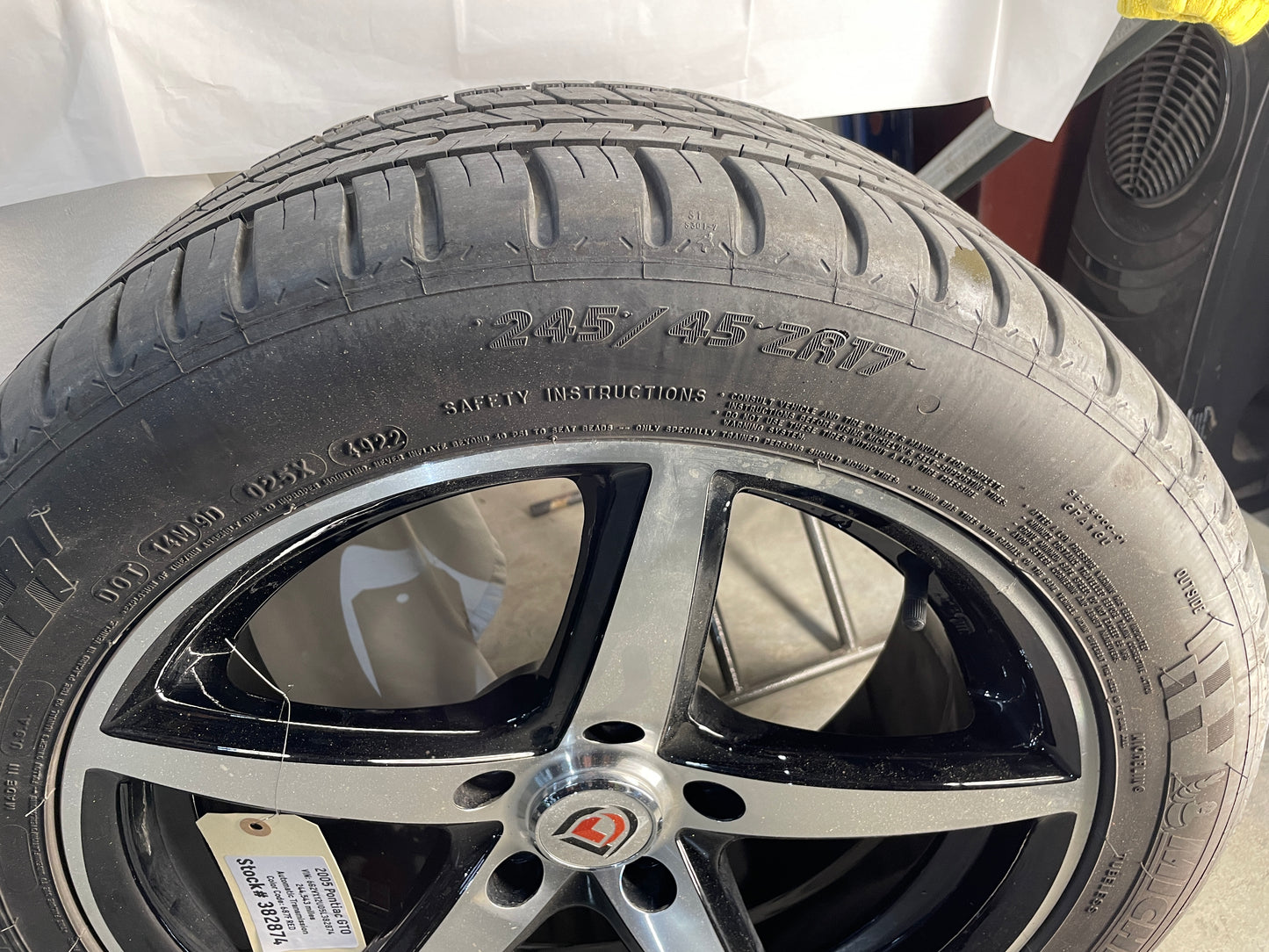 2005 Pontiac GTO Aftermarket Wheel w/ Micheiln Pilot Sport Tires 17X7.5  245/45ZR17 - Day's Parts Yard